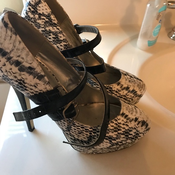 Shoes - Picture 4 of 4